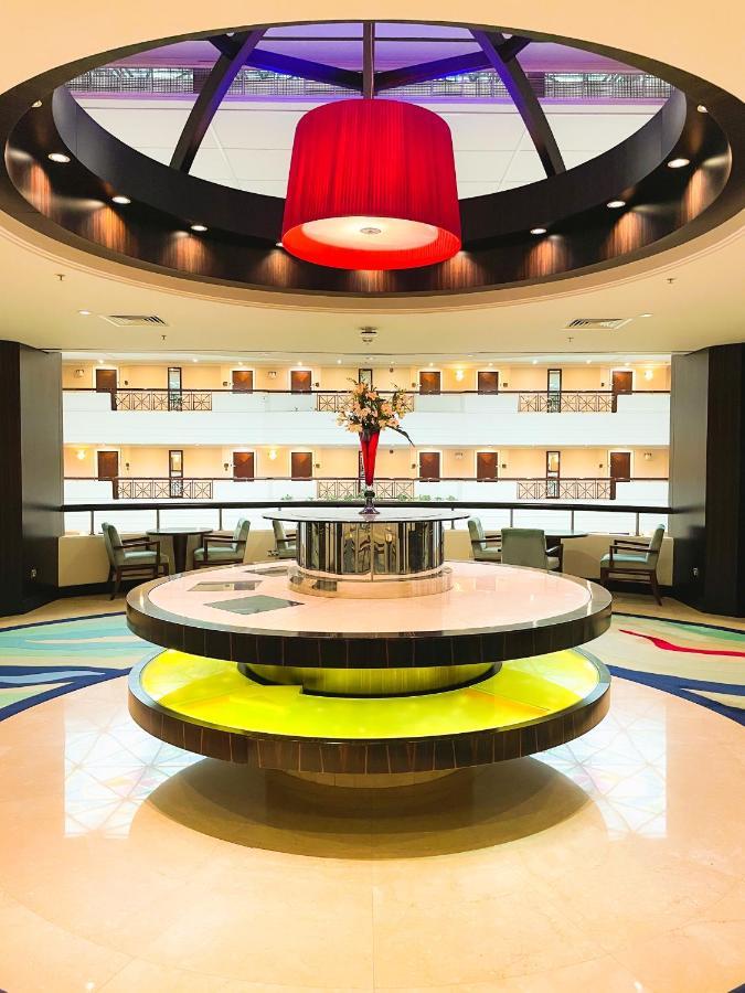 Hotel Moevenpick Grand Al Bustan